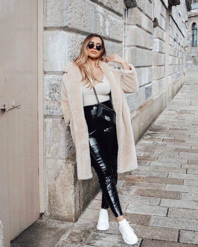 Spray On Vinyl Trousers of Jessica Shears on the Instagram account @jessica_rose_uk