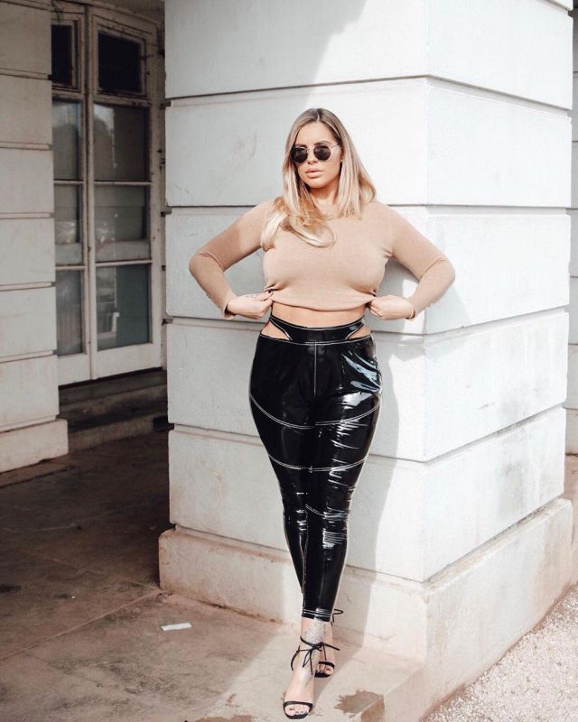 Black Trousers of Jessica Shears on the Instagram account @jessica_rose_uk