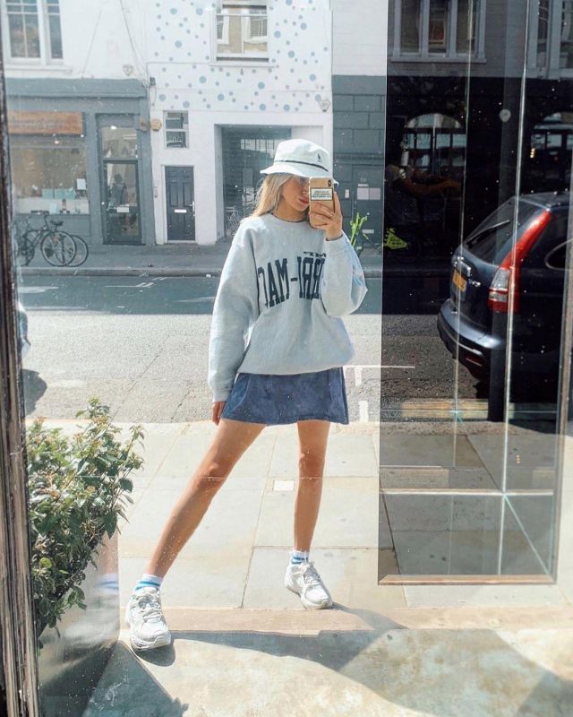 Martha's Vineyard Sweatshirt of Olivia Frost on the Instagram account @oliviabynature
