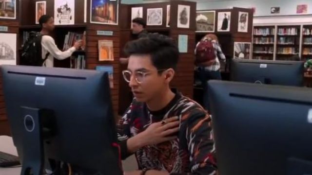 Zara Tigre Jacquard Pull de Carlos (Frankie A. Rodriguez) dans High School Musical: La Musique: La Série Saison 1, Épisode 2
