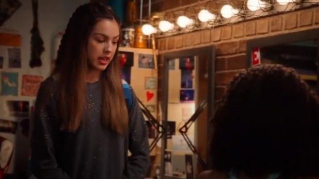 Monrow Grey Raglan Sweatshirt worn by Nini (Olivia Rodrigo) in High School Musical: The Musical: The Series Season 1 Episode 3