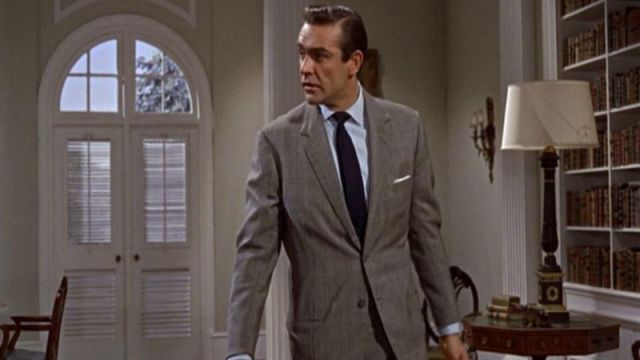 Turnbull et Asser chemise bleu clair porté par James Bond (Sean Connery) comme on le voit dans Docteur No