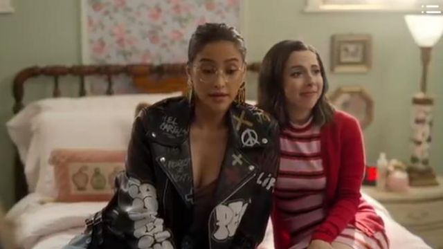 Faith Connexion Black Graf­fi­ti Bik­er Jack­et worn by Stella Cole (Shay Mitchell) in Dollface Season01 Episode08