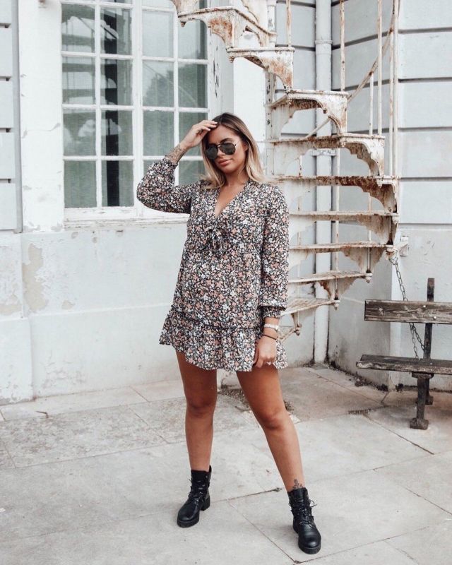 Dit­sy Smock Dress of Jessica Shears on the Instagram account @jessica_rose_uk