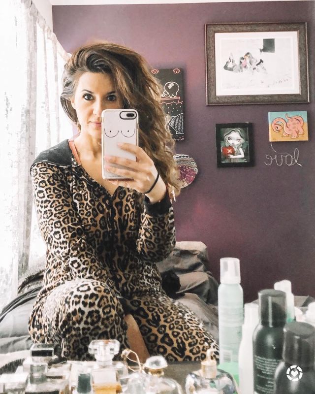 Leop­ard Print Satin Pajamas of María Lago on the Instagram account @marialago