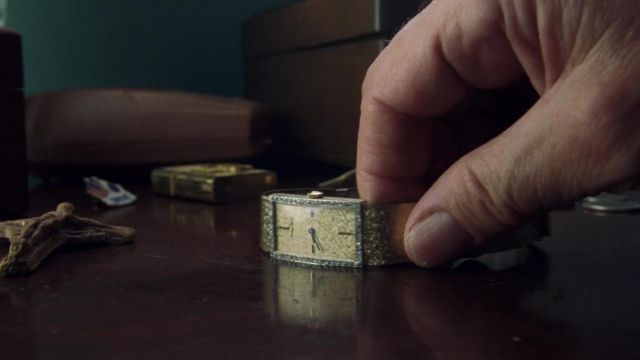Reloj de pulsera de oro Mathey-Tissot usado por Frank Sheeran (Robert De Niro) como se ve en The Irishman