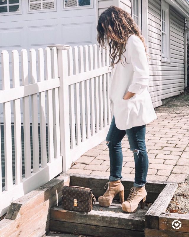 Brown Leather Boots of María Lago on the Instagram account @marialago