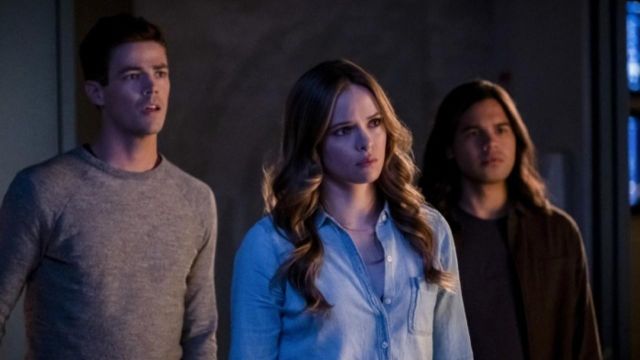 The sweatshirt mottled grey worn by Barry Allen (Grant Gustin) in the Flash S05E06