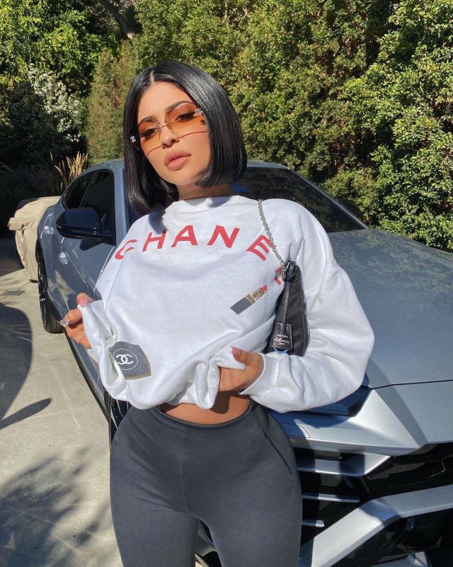 The Row Navy Skin­ny Pants of Kylie Jenner on the Instagram account @kyliejenner November 26, 2019