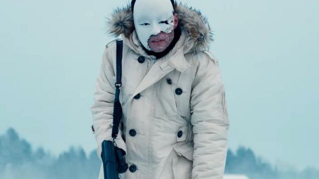 White puff-jacket with fur collar worn by Safin (Rami Malek) in No Time To Die