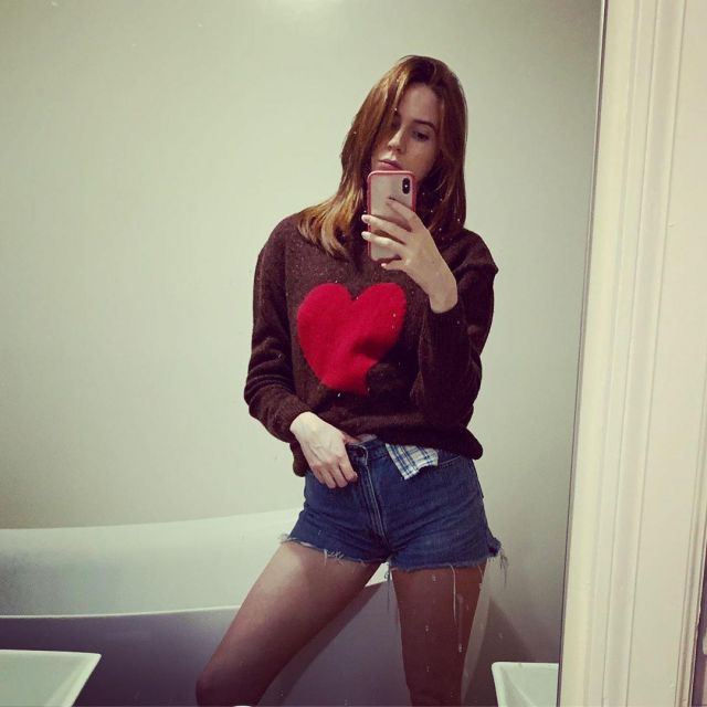 The sweater red heart with Karen Gillan on the account Instagram of ...