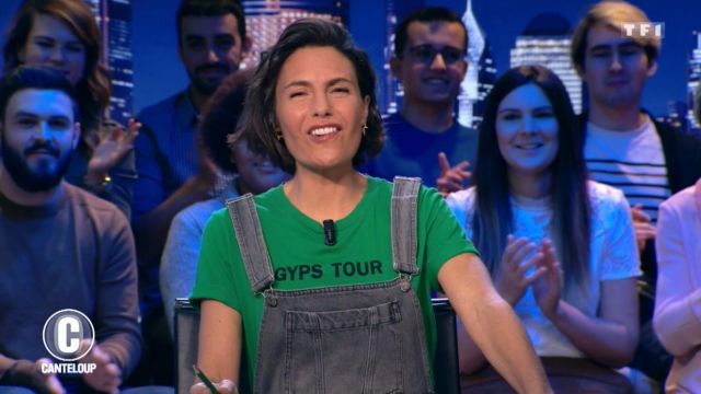 La salopette grise portée par Alessandra Sublet dans C'est Canteloup