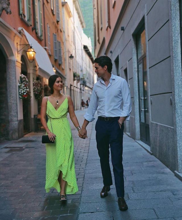 Neon Yel­low Wrap Dress of Paola Alberdi on the Instagram account @paolaalberdi