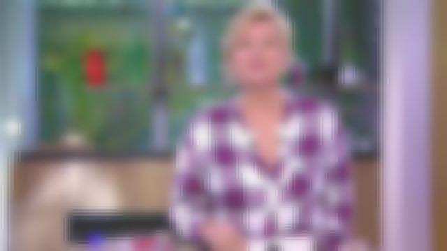 Cuello redondo y camisa a cuadros de Anne-Élisabeth Lemoine en C à vous