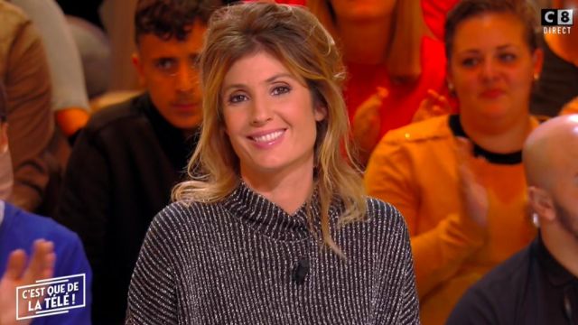 ¡Suéter de cuello plateado de Caroline Ithurbide en C'est que de la télé!