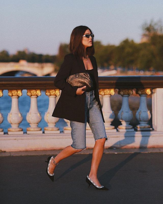 Black Pouch Bag of Paola Alberdi on the Instagram account @paolaalberdi