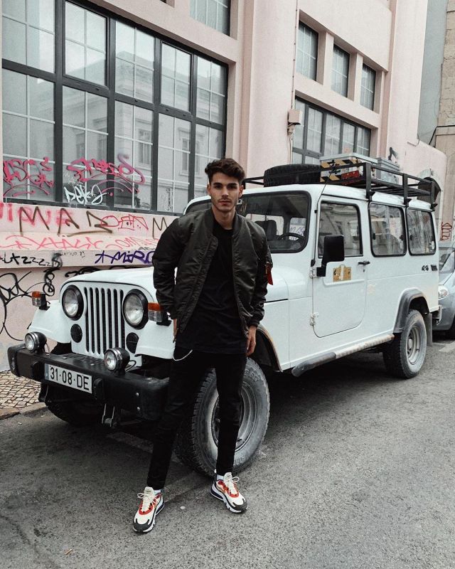 Air Max Sneak­ers of Alvaro Mel on the Instagram account @meeeeeeeel_