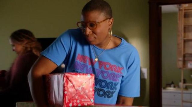 Aviator Nation Blue New York Print Tee worn by Henrietta 'Hen' Wilson (Aisha Hinds) in 9-1-1 Season 03 Episode 10