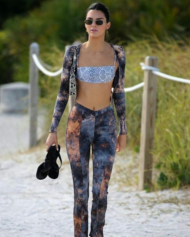 Ellie Vail Londyn Lock Pendientes usados por Kendall Jenner Miami 4 de diciembre de 2019