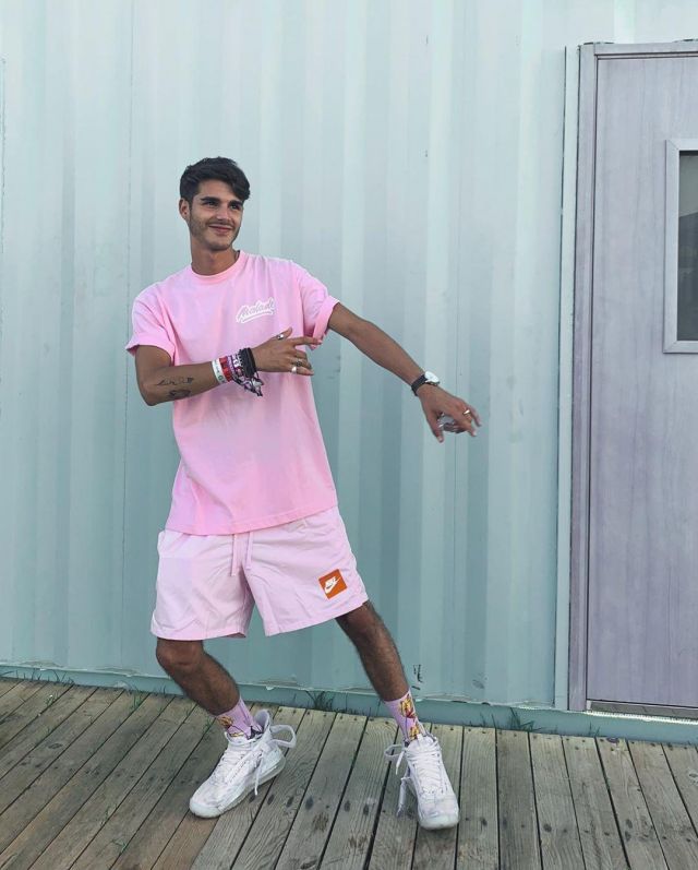 Nike Pink Short of Alvaro Mel on the Instagram account @meeeeeeeel_