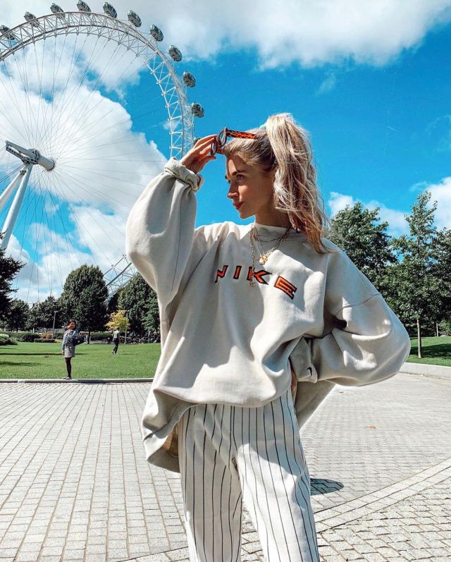 Topshop Rectangle Sunglasses of Olivia Frost on the Instagram account @oliviabynature