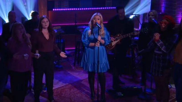 Neiman Marcus Mi­ni Satin Dress in blue worn by Kelly Clarkson on The Kelly Clarkson Show December 5, 2019