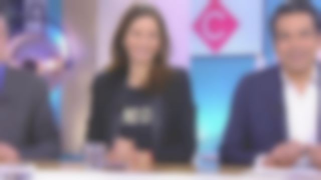 La veste cintrée en crêpe noir col châle satiné de Marion Ruggieri dans C à vous le 06.12.2019