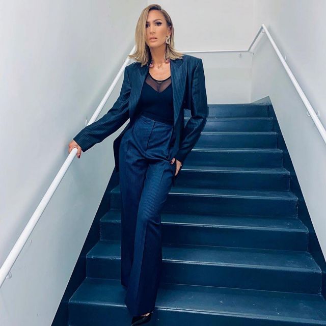 The top collar transparent Vitaa account on the Instagram of @vitaa