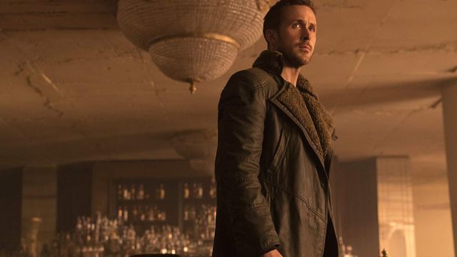 Le revers de Col Trench Manteau de Cuir de 'K' (Ryan Gosling) dans Blade Runner 2049