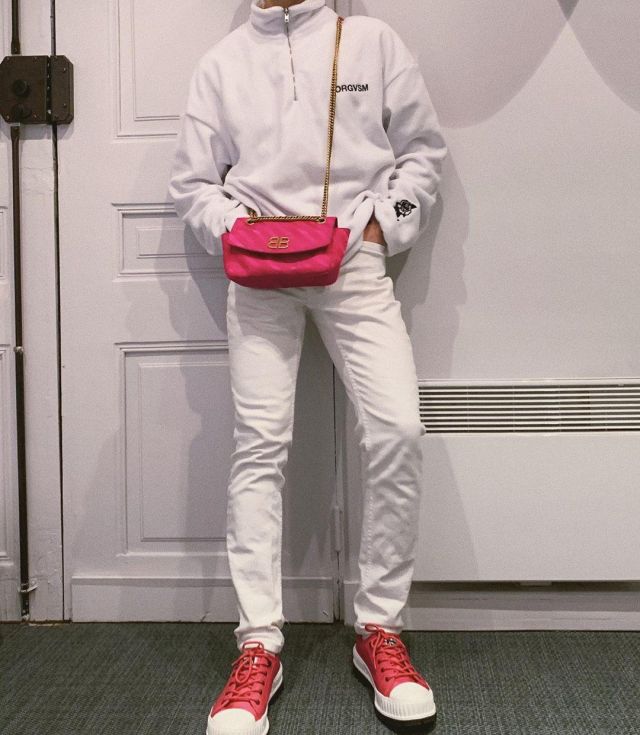 White Jeans of Sulivan Gwed on the Instagram account @sulivangwed
