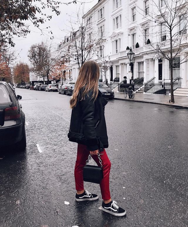 Black Leather Jack­et of Emma Graceland on the Instagram account @emmagraceland