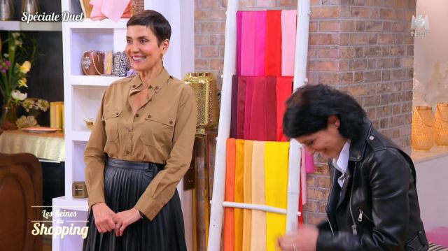 La jupe noire plissée en cuir de Cristina Córdula dans Les reines du shopping
