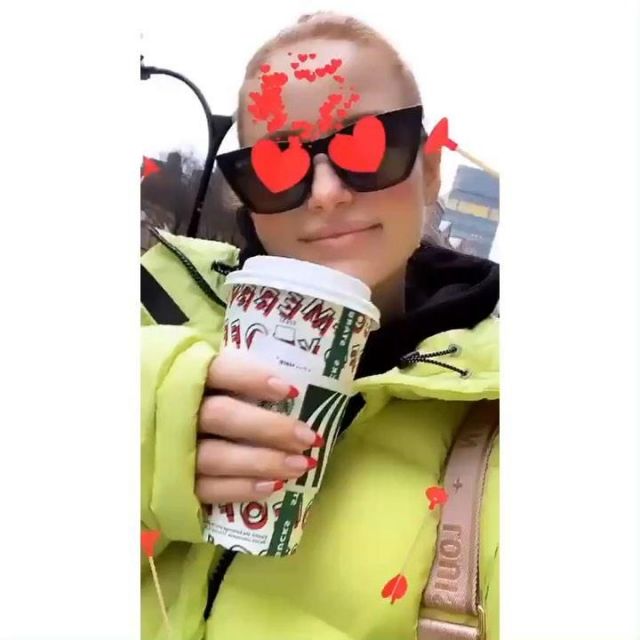 Quay Don’t at Me Sunglasses worn by Madelaine Petsch Instagram Stories December 9, 2019