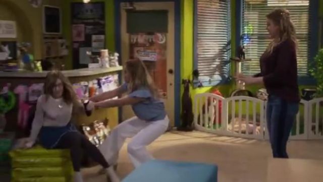 Gap Blue Side Striped Jeans worn by Stephanie Tanner (Jodie Sweetin) in Fuller House Season 5 Episode 8