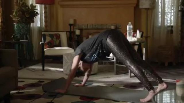 Leggings spanx Leopard Print usados por Angela Lopez (Alyssa Diaz) en The Rookie Temporada 02 Episodio 10