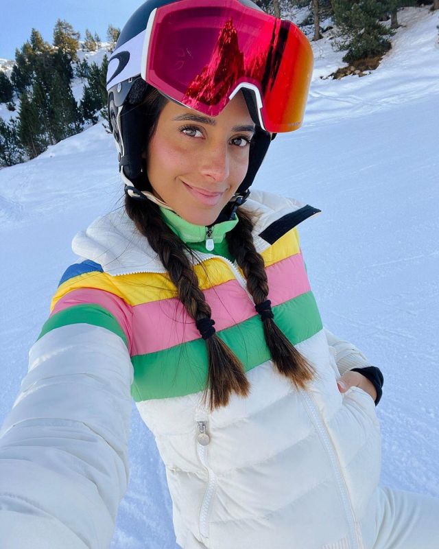 Oakley Canopy™ (asia Fit) Snow Gog­gle of María Fernández-Rubíes on the Instagram account @mariafrubies