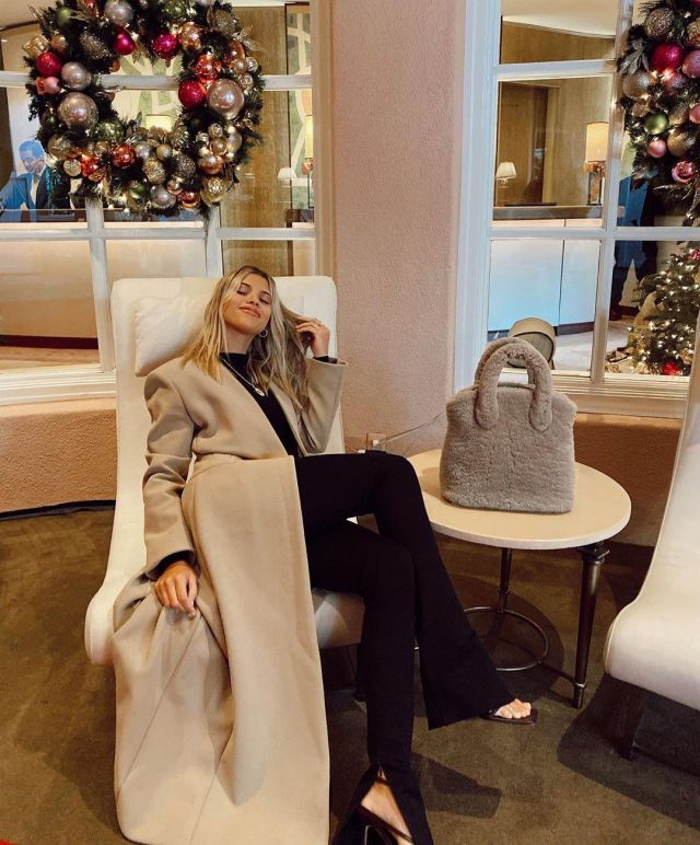 Bottega Veneta Leather San­dals worn by Sofia Richie Instagram December ...