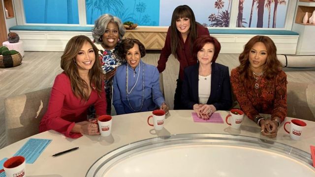 Zadig & voltaire Vi­va Blaz­er worn by Sharon Osbourne on The Talk December 10, 2019