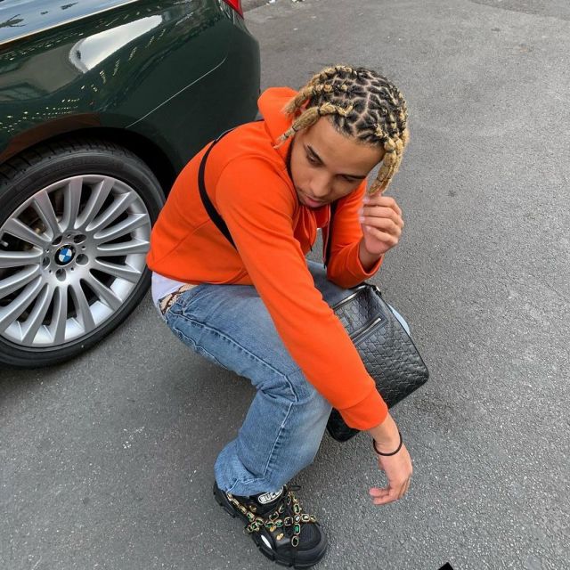 Flashtrek to Ornaments In Crystal, worn by Binkszola on the account Instagram of @binkszola 