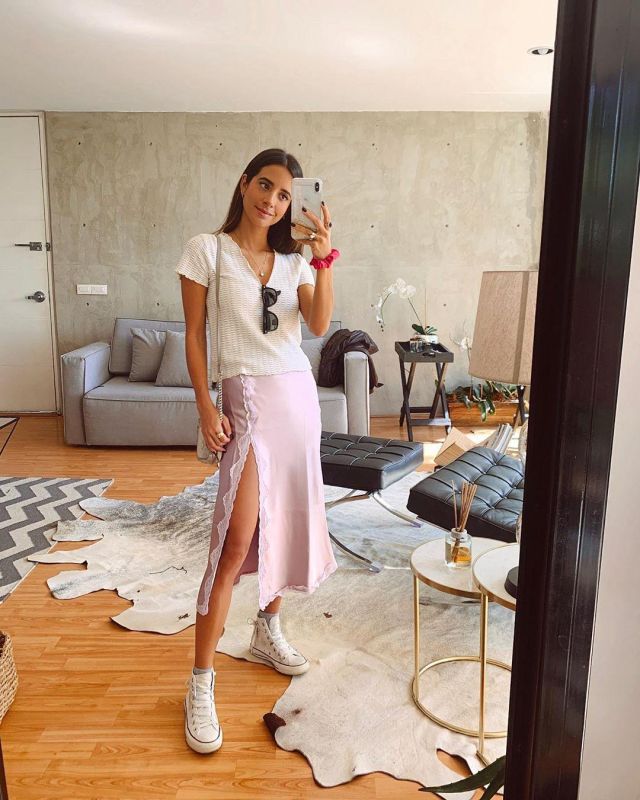 La­dy Pur­ple Skirt of María Fernández-Rubíes on the Instagram account @mariafrubies