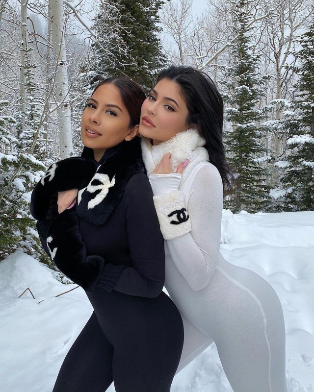 Combination figure-hugging white Kylie Jenner on the account Instagram of @kyliejenner