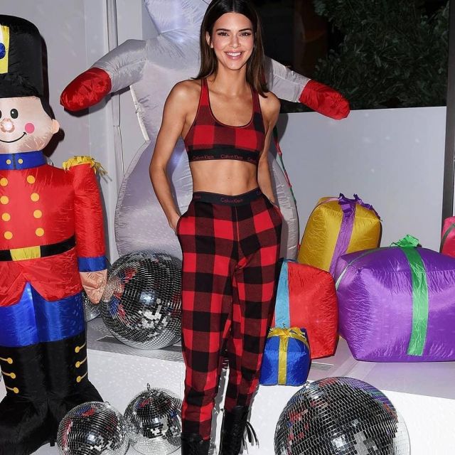 Prada Dentelle Pochette zippée Plate-forme de Moto Bottes portées par Kendall Jenner Instagram Pic 11 décembre 2019