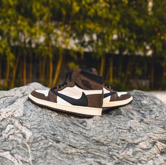 Nike Jordan 1 de Travis Scott   sur le compte Instagram de @thesolehousefr