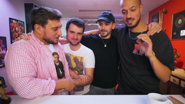 El anillo de Joyca en el video de YouTube LA BATALLA DE LAS OPES (punto de vista de Mcfly & Carlito)