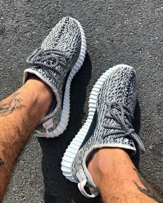 YEEZY 350 V1 on the account Instagram of @kicksssssss