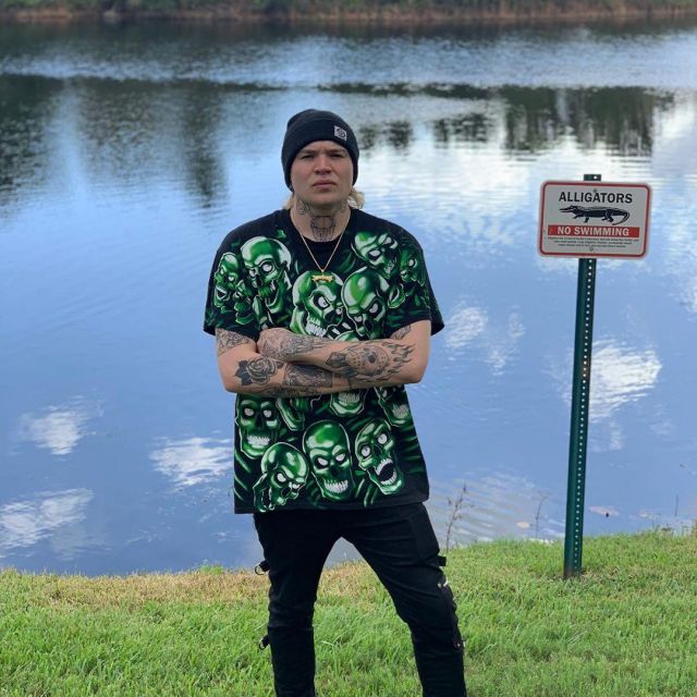 The Black T Shirt With Skulls Clad Hills Worn By Svdden Death On The Account Instagram Of Svddendeath Spotern