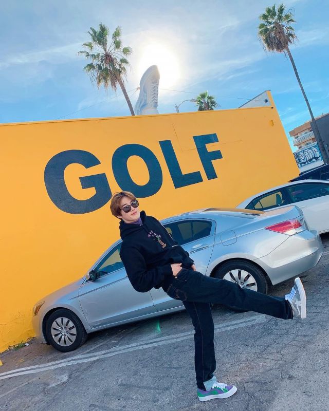 The pair of sneakers Converse Golf The Flower worn by Suho on his account Instagram @kimjuncotton