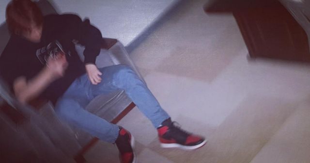 The pair of Nike Jordan 1 Retro Bred Sehun on his account Instagram @oohsehun