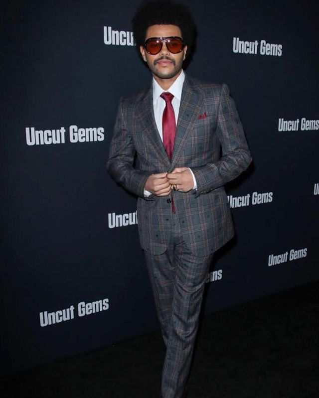 Gucci Gris les Éléments de contrôle Classique Costume de The Weeknd sur l'Instagram account @theweeknd