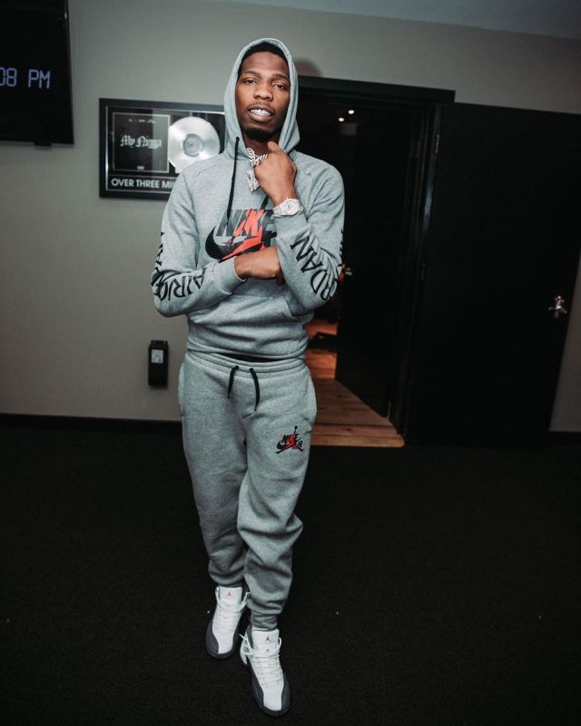 Sneakers white and gray worn by BlocBoy JB on the Instagram of @blocboy_jb | Spotern